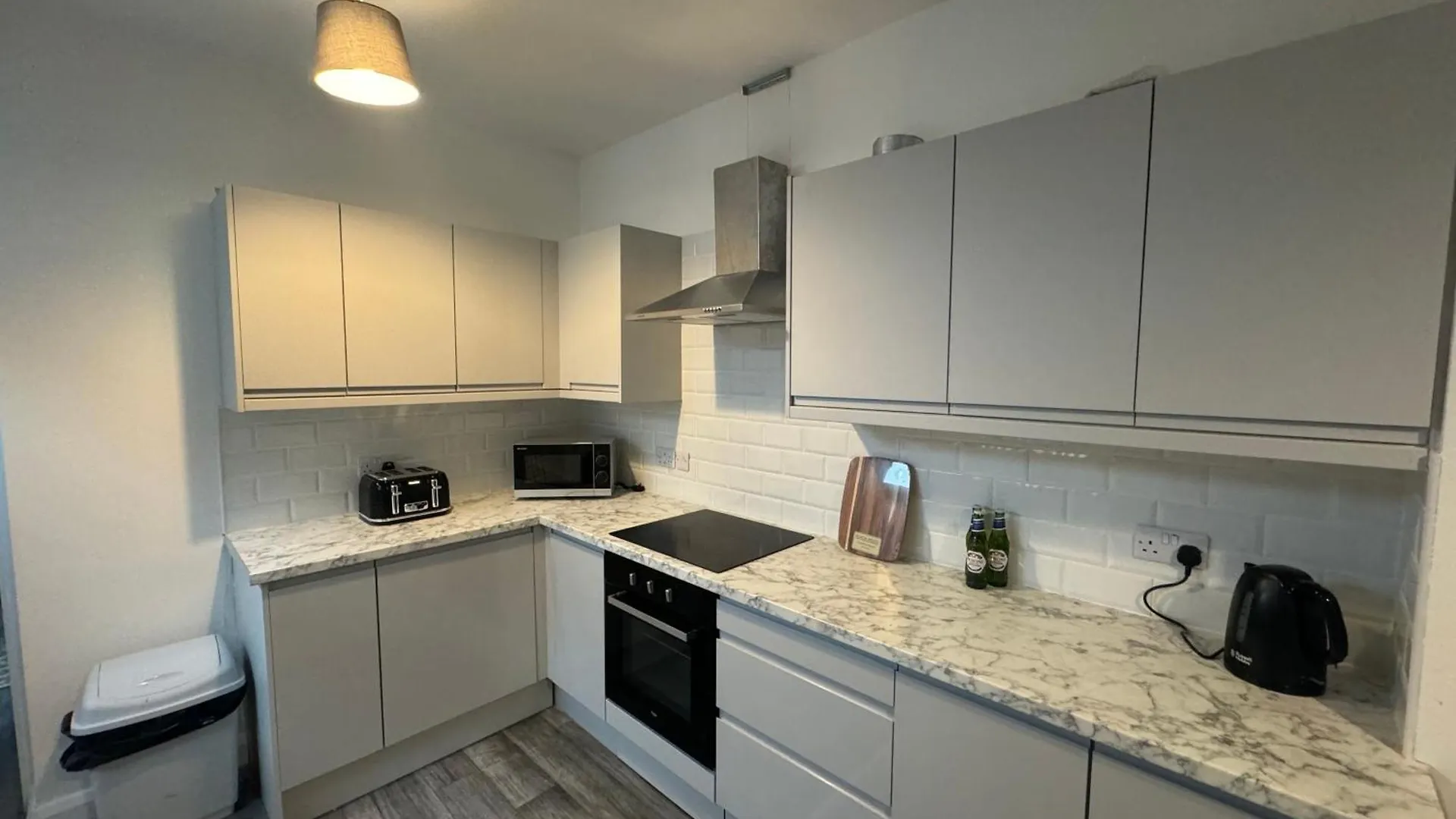 Stunning 4 Bedroom 8 Person 2 Bathroom House! Kingston upon Hull Apartament