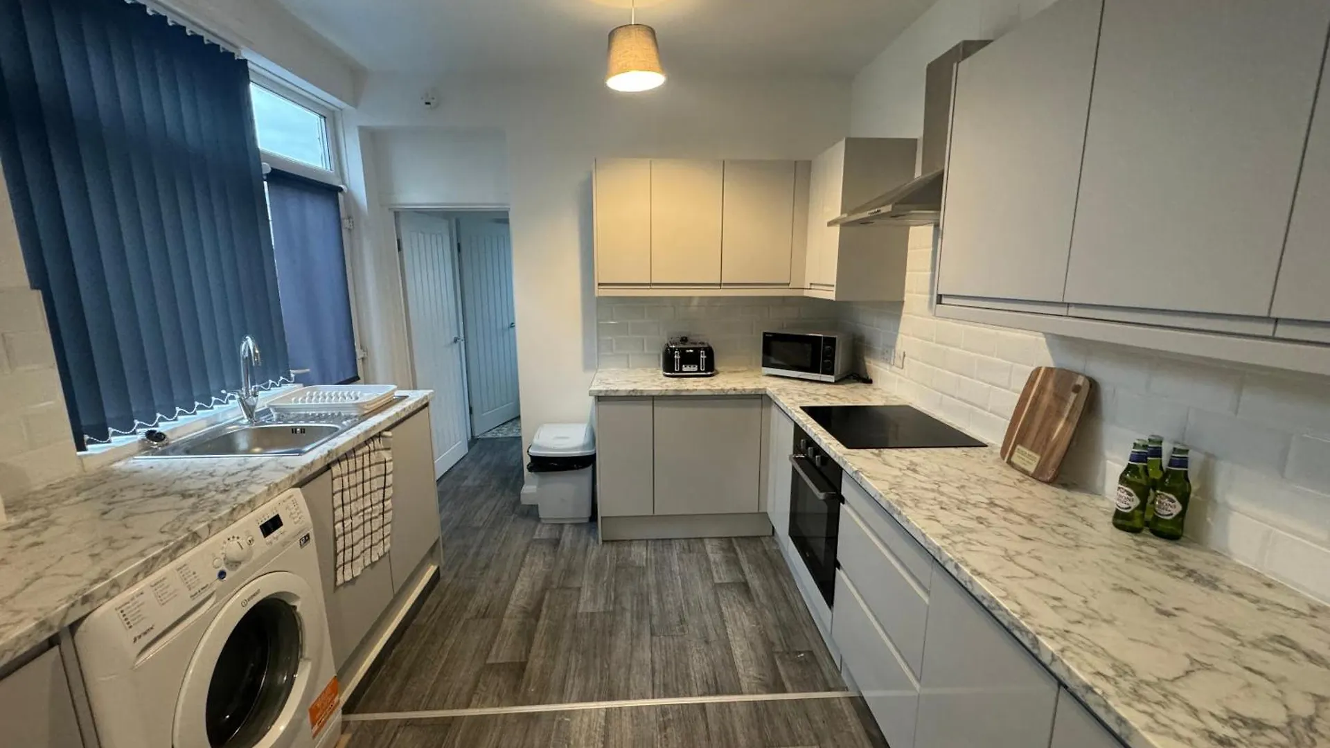 Daire Stunning 4 Bedroom 8 Person 2 Bathroom House! Kingston upon Hull Birleşik Krallık