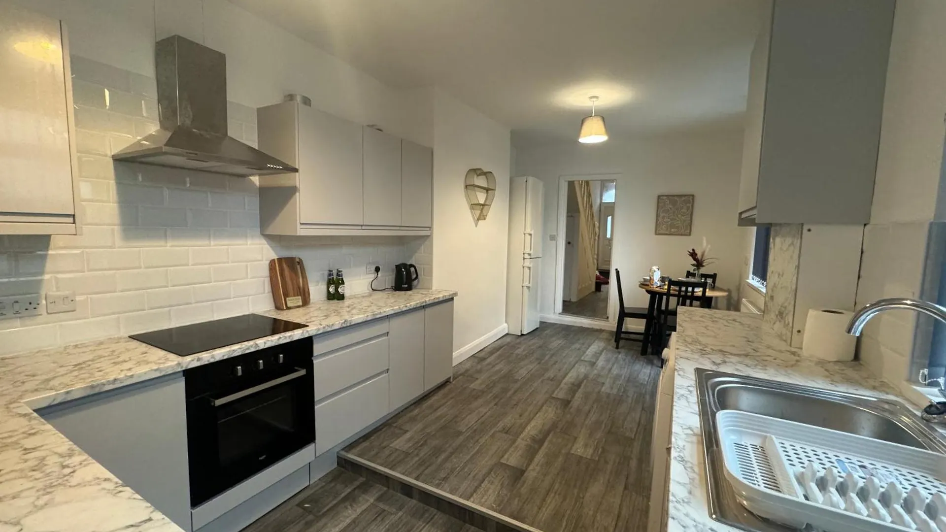 Daire Stunning 4 Bedroom 8 Person 2 Bathroom House! Kingston upon Hull