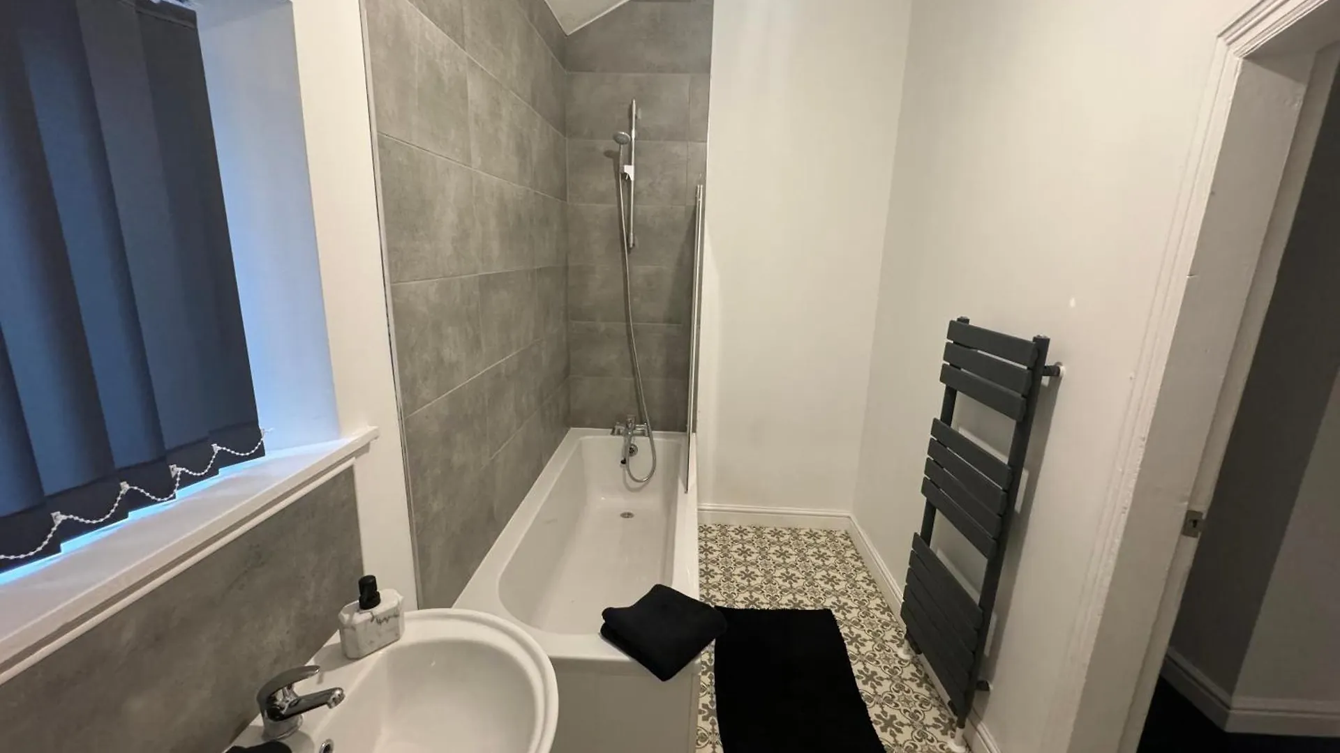 Daire Stunning 4 Bedroom 8 Person 2 Bathroom House! Kingston upon Hull Birleşik Krallık